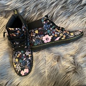 Dr. Marten Canvas Floral Booties Womens Size 7 (38) *LIKE NEW*